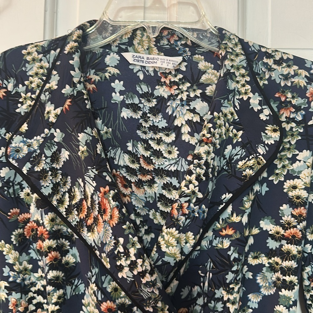ZARA || Basic Floral V- neck Mini Dress. Sz. Small